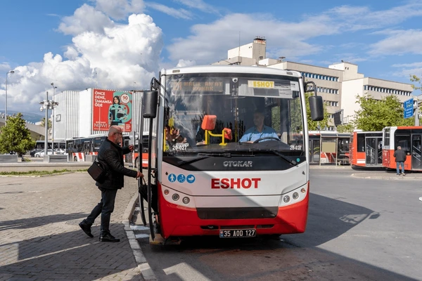 Grevde Hangi Alanlar Etkilenecek? İzmir’de 23 Bin İşçi İş Bırakıyor görseli