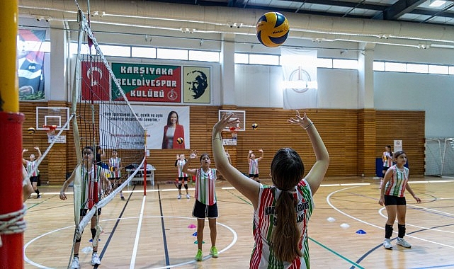 Karşıyaka Belediyesi’nden voleybol turnuvası görseli