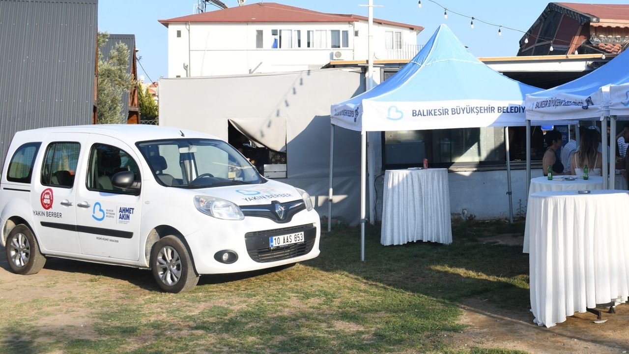 Balıkesir Büyükşehir Belediyesi esnafın yanında görseli