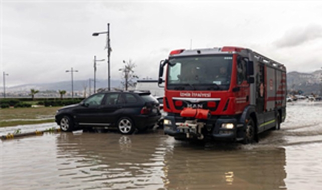 Ege kıyılarında basınç 991 mb’a düştü, deniz 85 santimetre yükseldi görseli