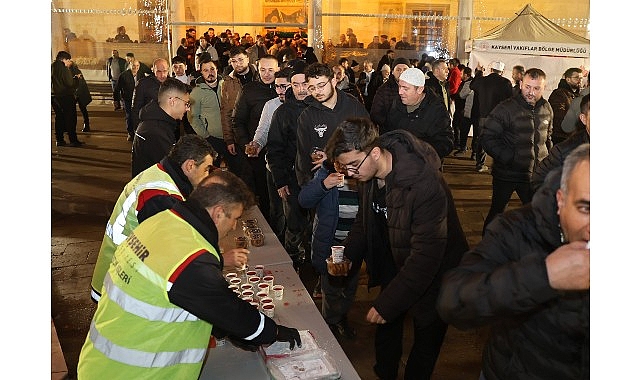 Berat Gecesi’nde Kandil Simidi ve Şerbet Dağıtıldı görseli