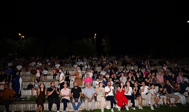 Bağlama sesi muhabbete şarkı sözleri eğlenceye dönüştü görseli