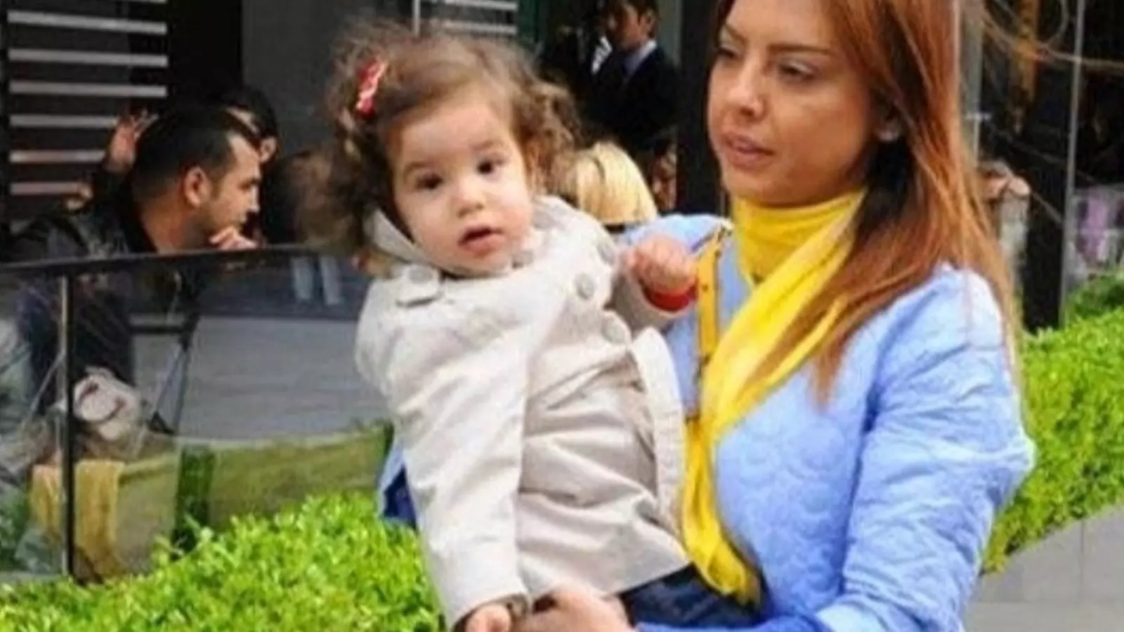 Ebru Gündeş'in Kızı Yıllar Sonra İlk Kez Görüntülendi!