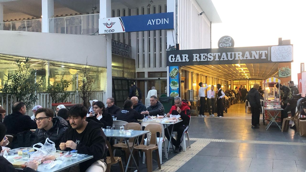 Vakıflar, Aydın’da bin kişiyi iftar sofrasında buluşturdu görseli