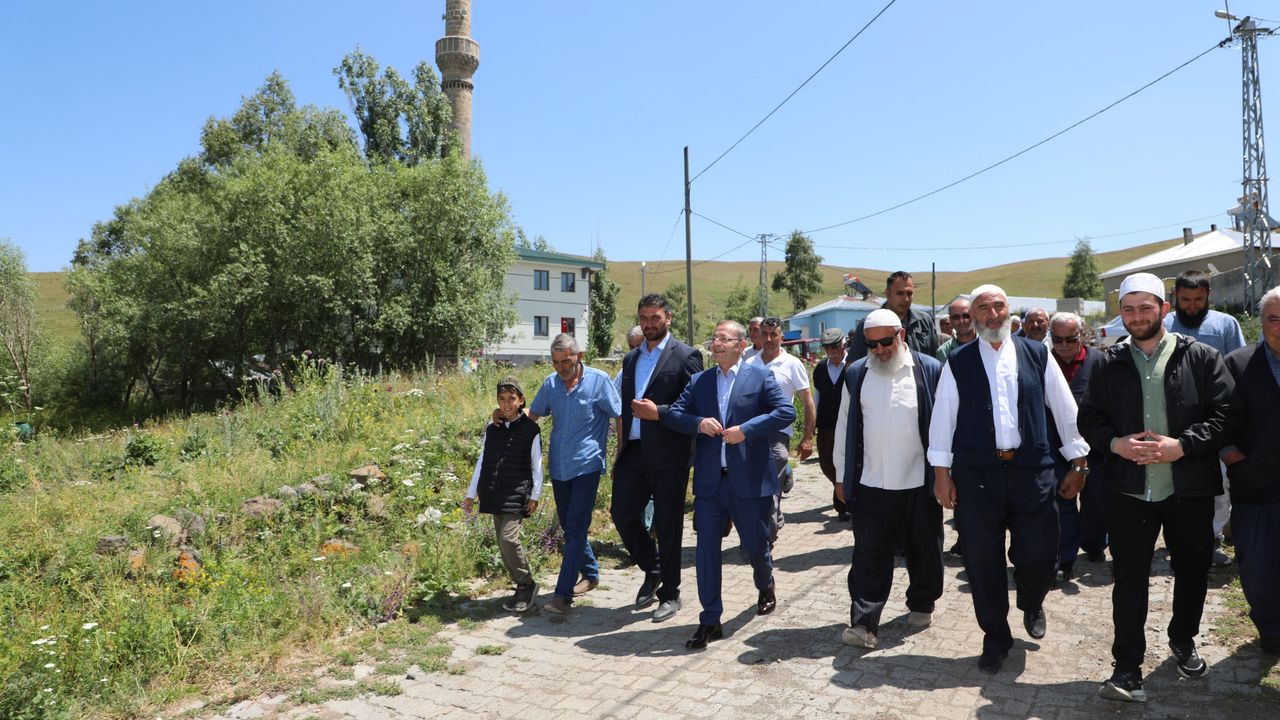Kars Valisi Ziya Polat, Karaçoban köyü’nde vatandaşlarla buluştu görseli