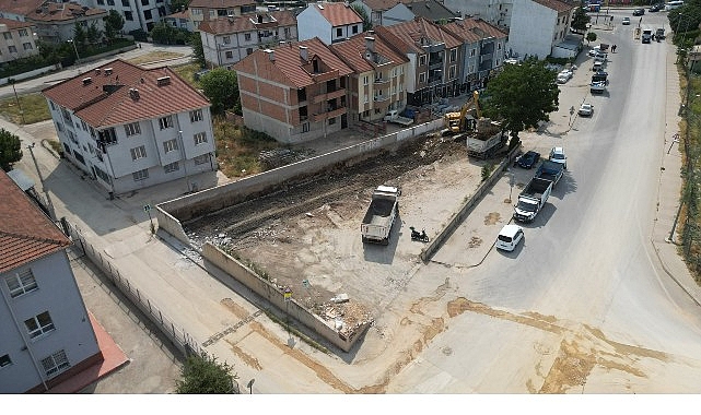 Atıl Vaziyetteki Boş Alan Otoparka Dönüşüyor görseli