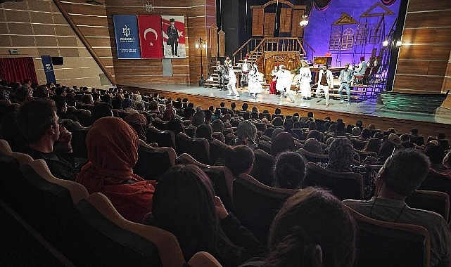Şehir Tiyatroları, perdeyi Gebze'ye taşıdı görseli