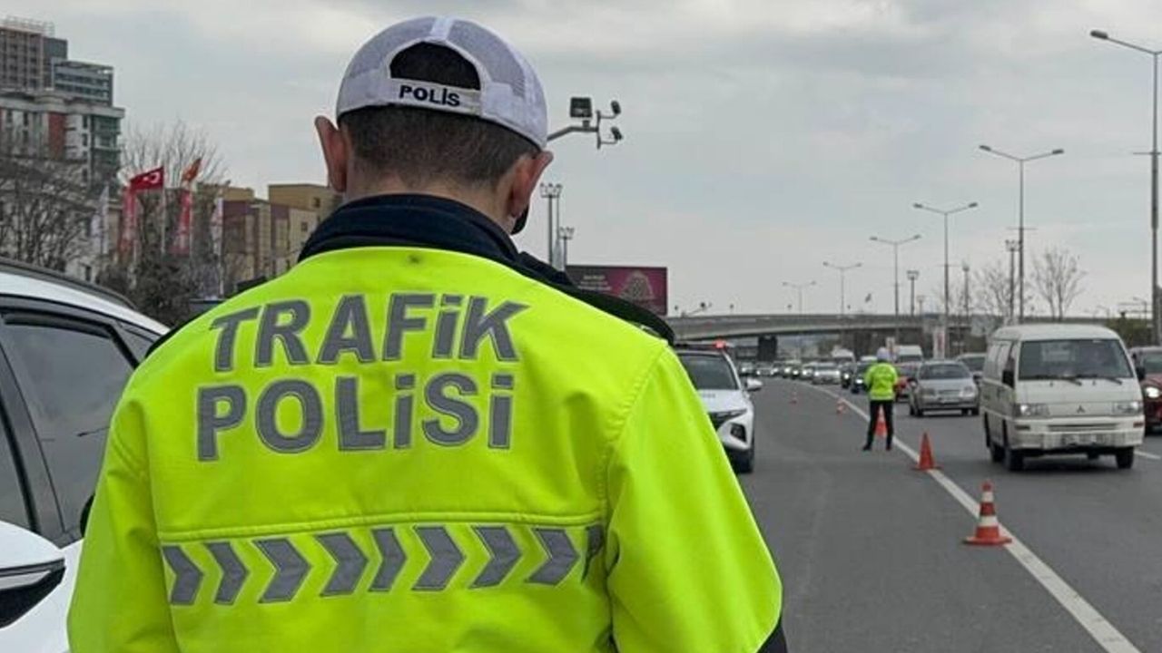 Trafikte düzeni bozana rekor cezalar yolda görseli
