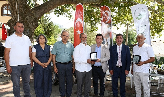 Osmangazi’nin gönüllü temizlik elçilerine teşekkür plaketi görseli