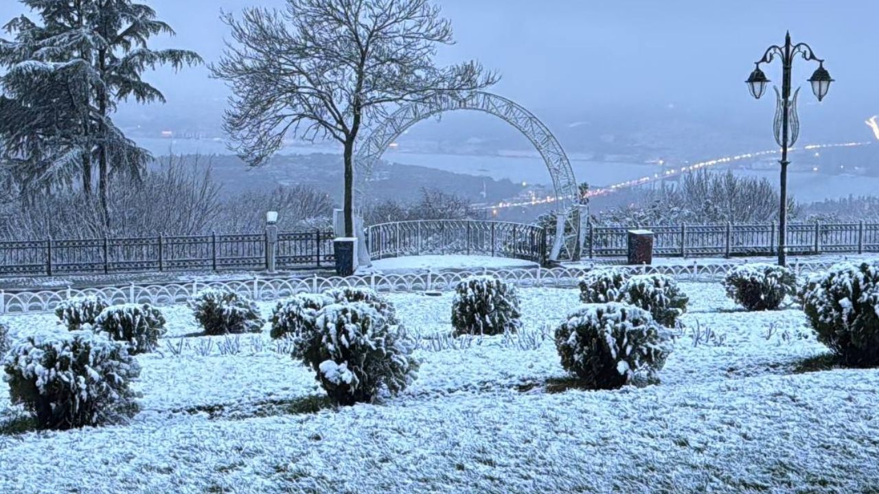 İstanbul’un yüksek kesimlerinde kar etkisini gösterdi görseli