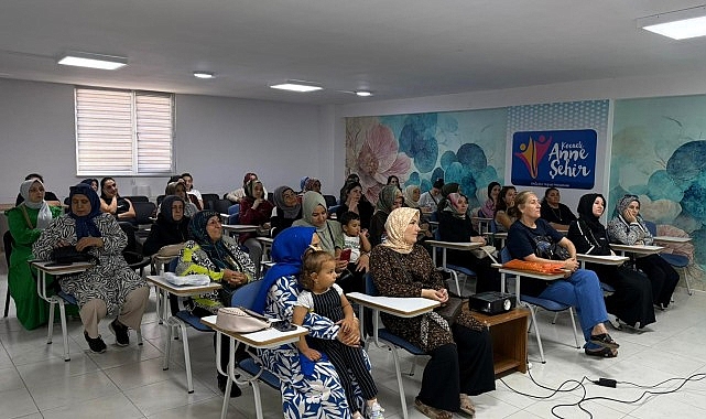 Narkotik polisinden annelere eğitim görseli