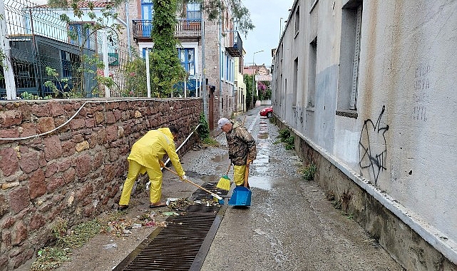 Kuzey Ege’de etkili olan yağışa Ayvalık Belediyesi’nden anında müdahale görseli