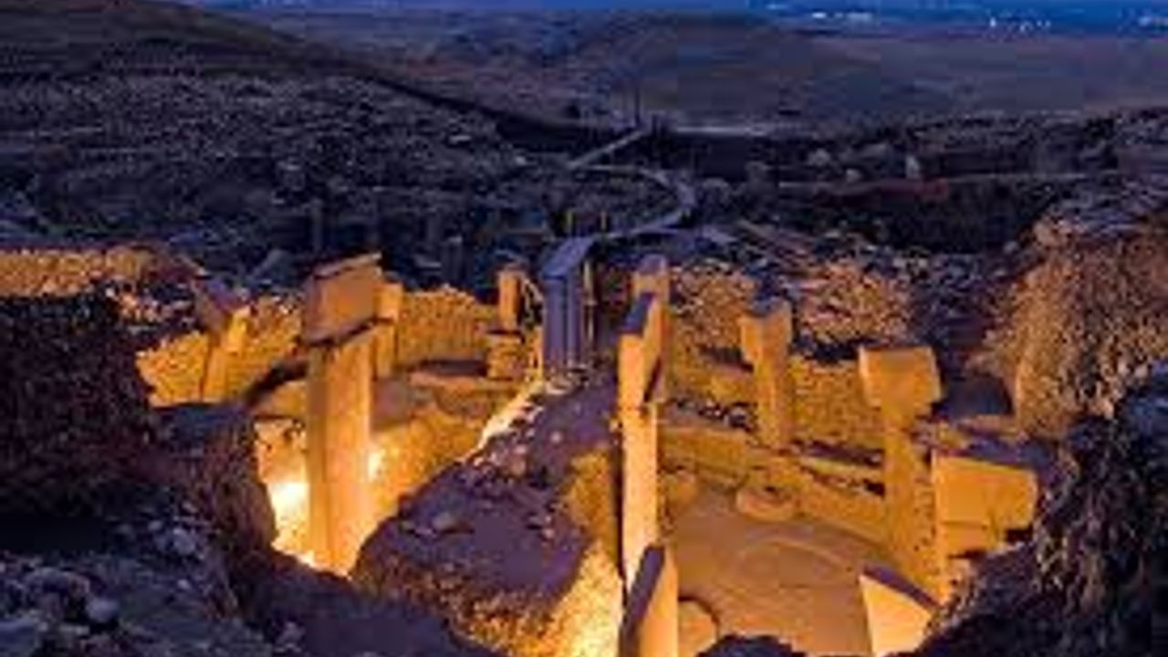 Turizmin lokomotifi: Tarihin sıfır noktası Göbeklitepe! görseli