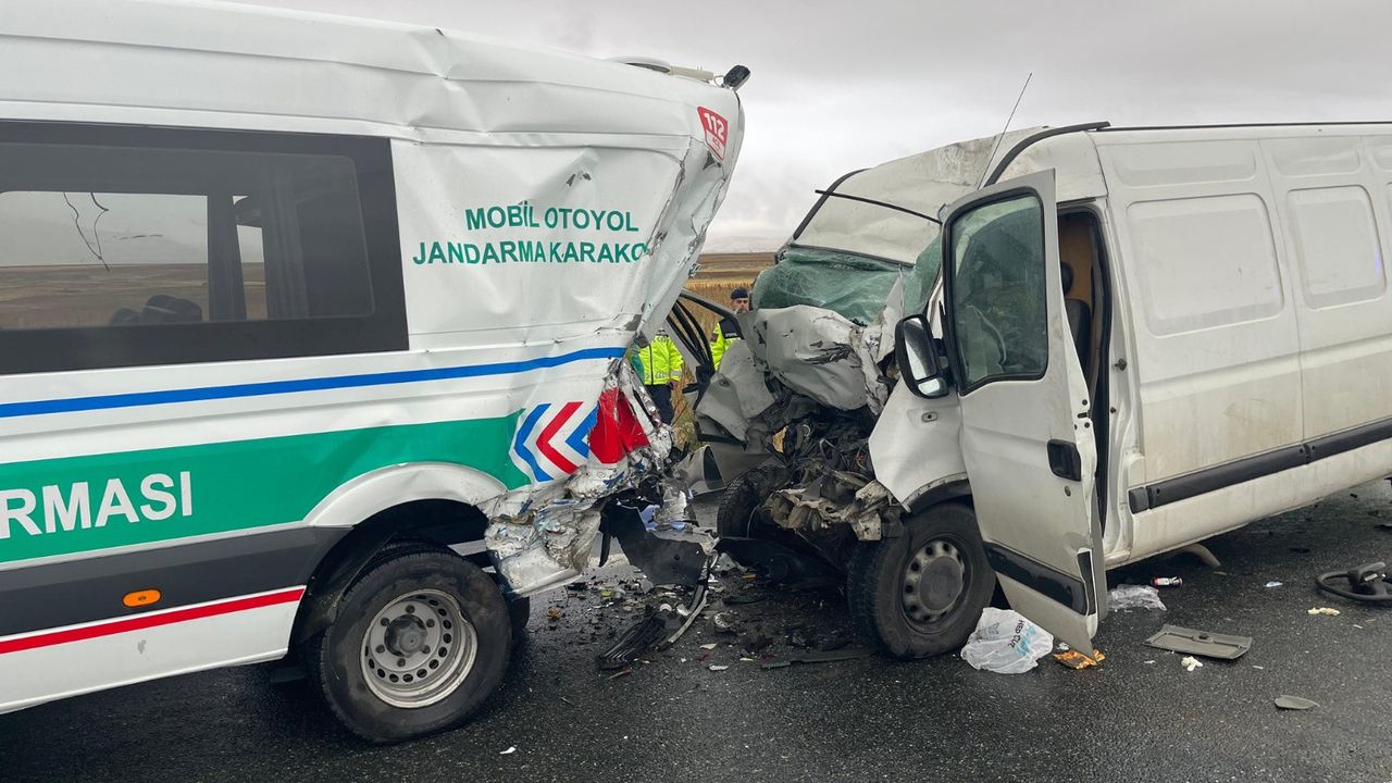 Aksaray’da feci kaza: 2 asker şehit, 1 sivil hayatını kaybetti görseli