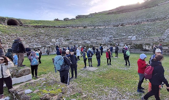 Başkan Çerçioğlu Aydınlıları Tarihin Kalbi Alabanda’da Kültür Gezisi İle Buluşturdu görseli