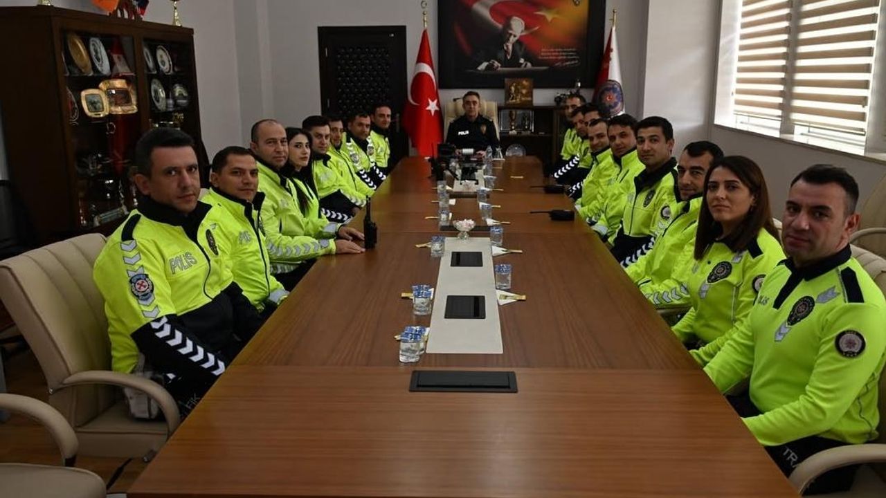 Kars İl Emniyet Müdürü Tombul, trafik personeliyle bir araya geldi görseli