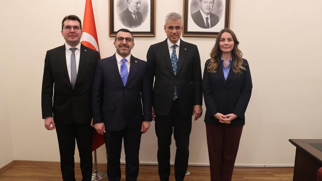 Kars Heyetinden Sağlık Bakanı Memişoğlu’na Ziyaret görseli