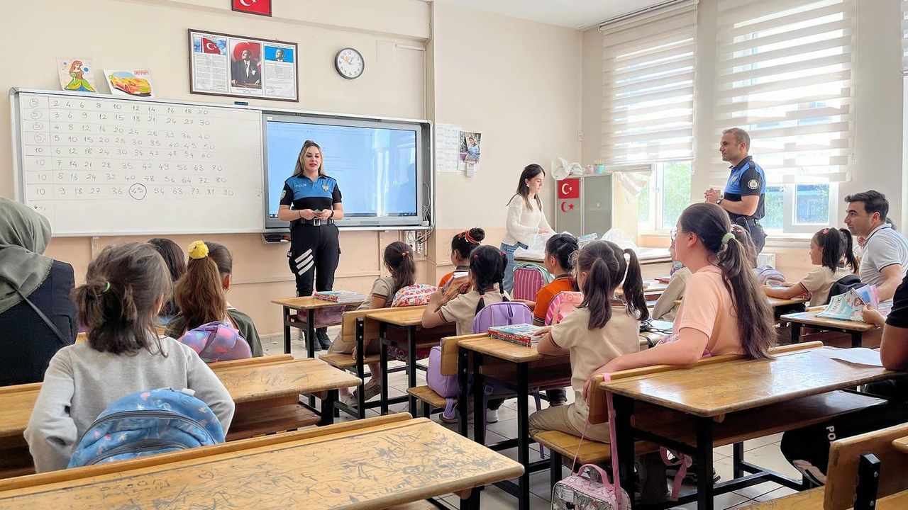 Kars Emniyet Müdürlüğü’nden öğrencilere güvenlik eğitimi desteği görseli