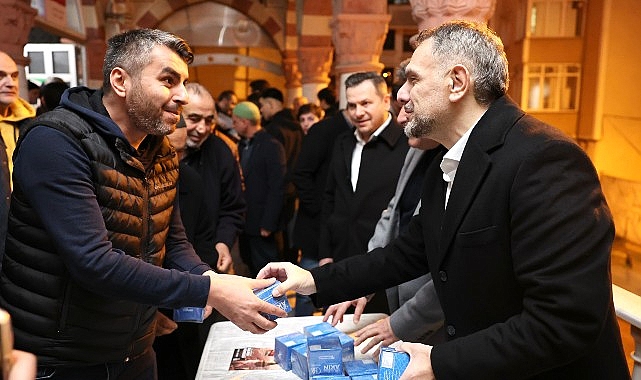 Başkan Vekili Akın’dan kandil simidi ikramı görseli