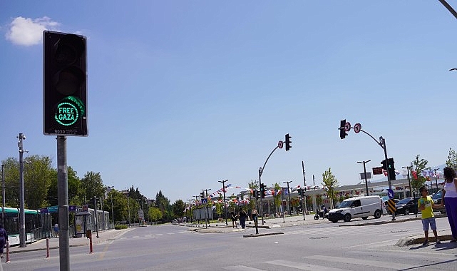 Büyükşehir, kırmızı ışıkla "Stop İsrail" dedi görseli