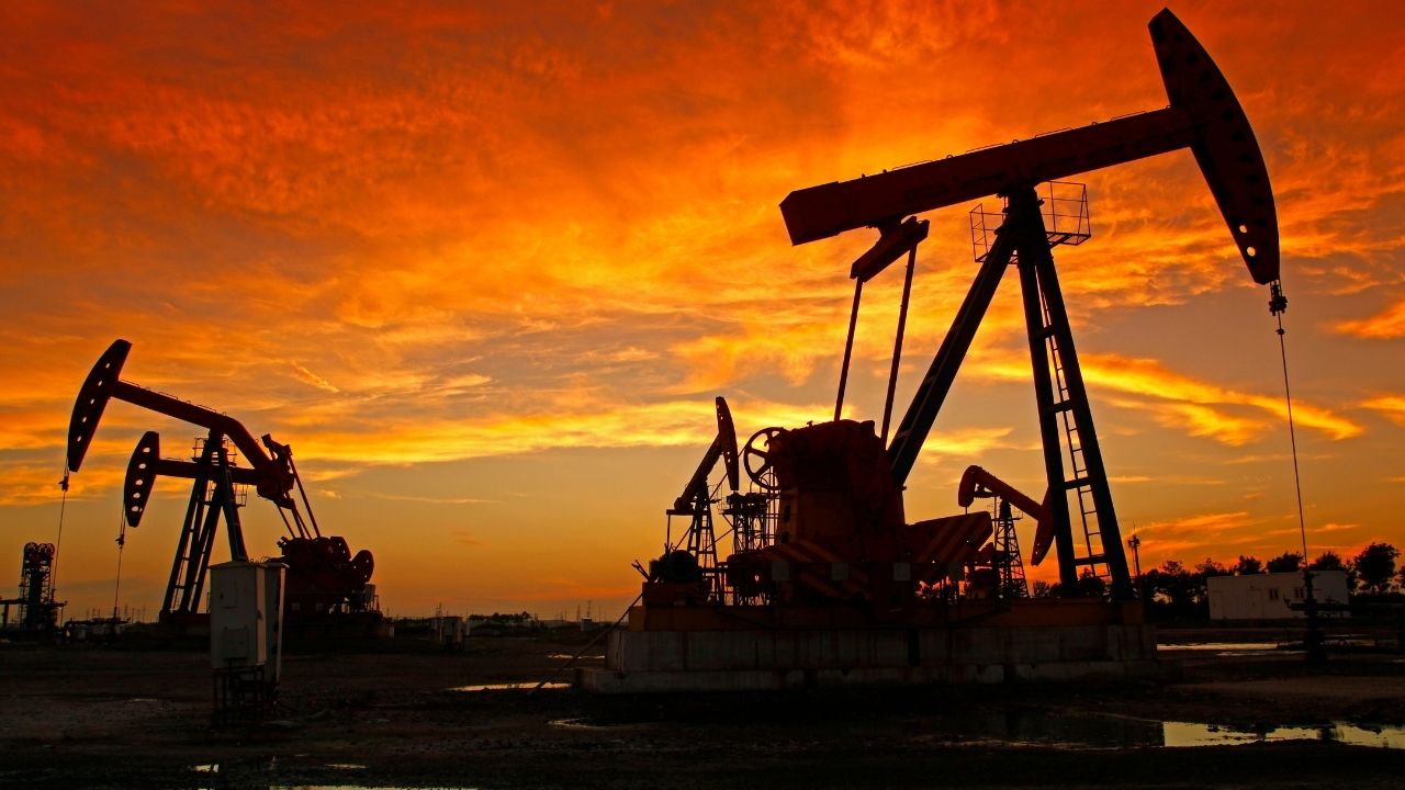 Brent petrolün varili 60,66 dolara geriledi görseli