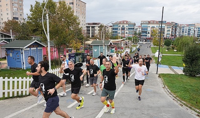 Yüzlerce Kişi Ata’ya Saygı İçin Koştu görseli