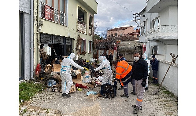Görükle’de iki katlı çöp ev temizlendi görseli