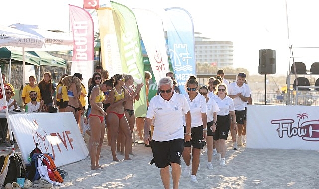 Uluslararası plaj voleybolunun kalbi Çeşme’de attı görseli
