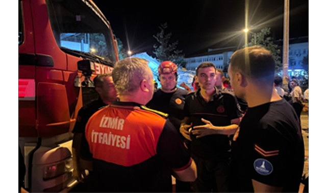 İzmir İtfaiyesi Balıkesir’de görev başında görseli