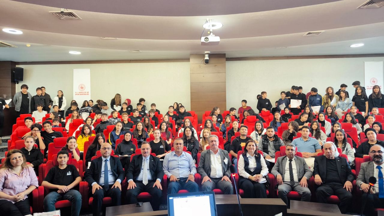 Gençlerin kriz iletişimi Hatay’da masaya yatırıldı görseli