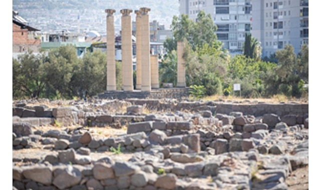 Başkan Tugay Smyrna kazılarını inceledi görseli