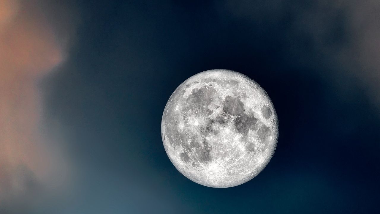 ‘Şehir yok edici’ asteroit Ay’a çarpabilir: Risk yüzde 4,3’e yükseldi görseli