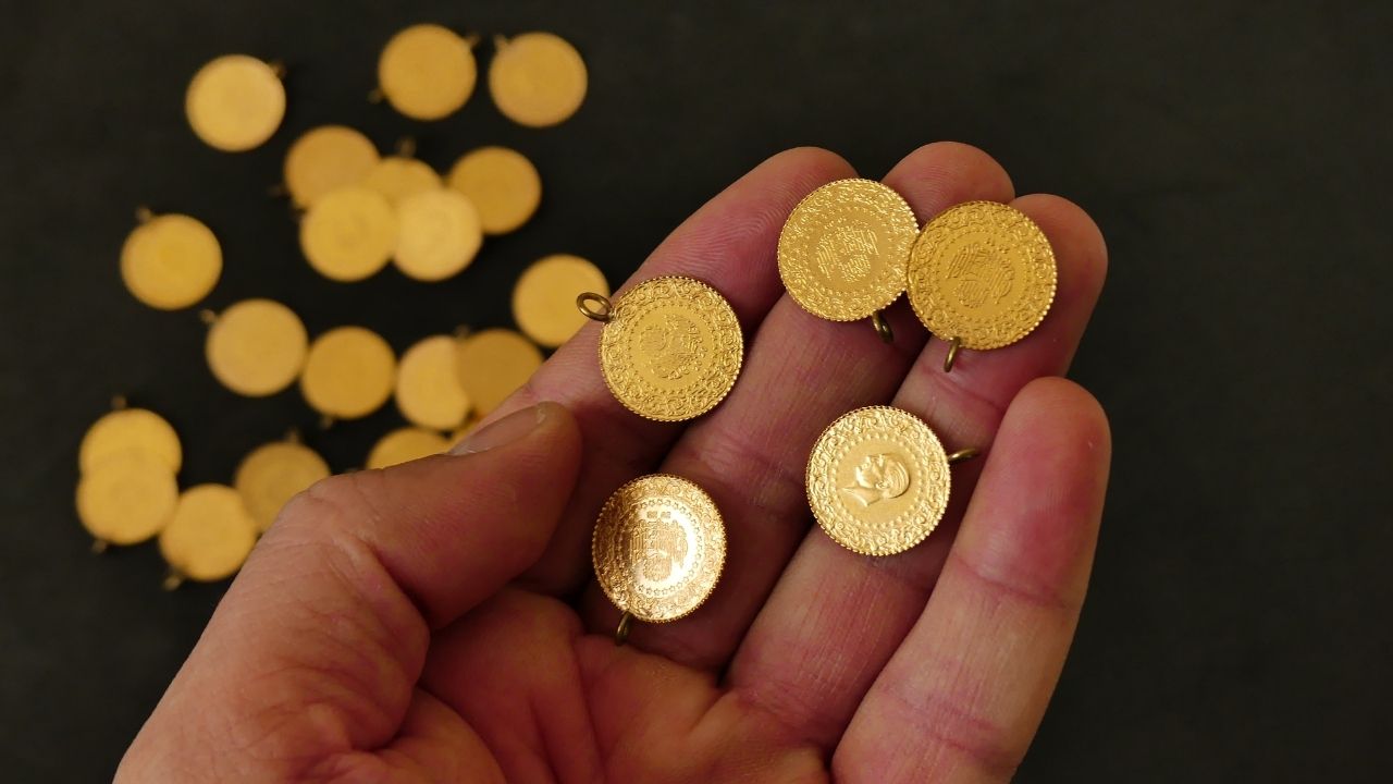 Gram altın 6 bin 790 liradan işlem görüyor görseli