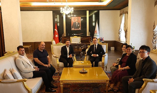 Çin Halk Cumhuriyeti Büyükelçisi Xuebin, Belediye Başkanı Arı’yı Ziyaret Etti görseli