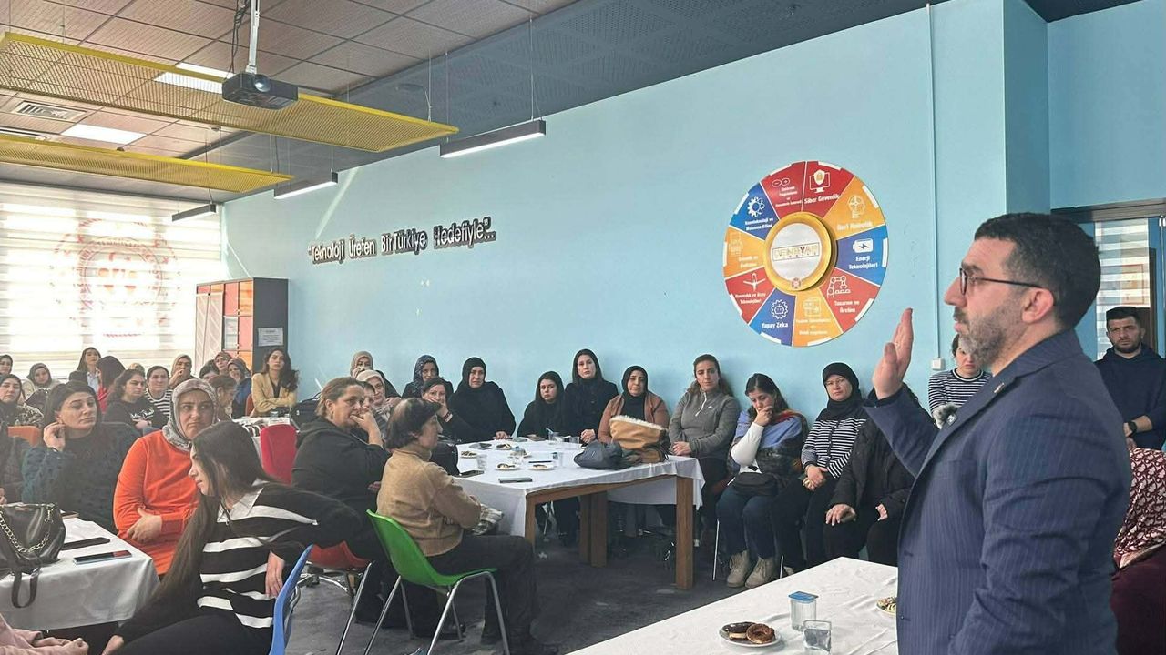 AK Parti Kars Milletvekili Adem Çalkın, “Köklerden Geleceğe Kadın Çalıştayı”na katıldı görseli