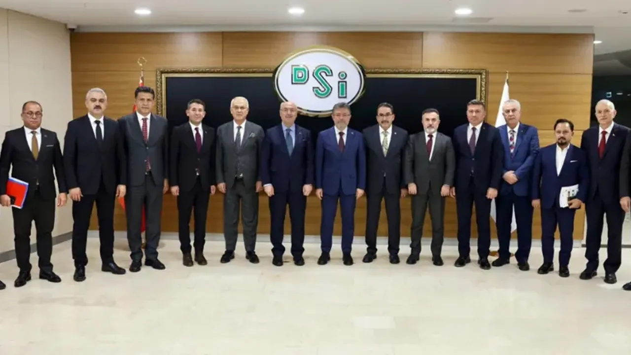 MHP Adana Heyeti Ankara’da Bakanlarla görüştü görseli