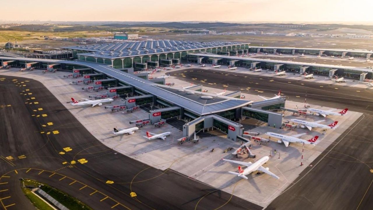 Türkiye havalimanları yeni rekora imza attı: 11 ayda 229 milyon yolcu görseli
