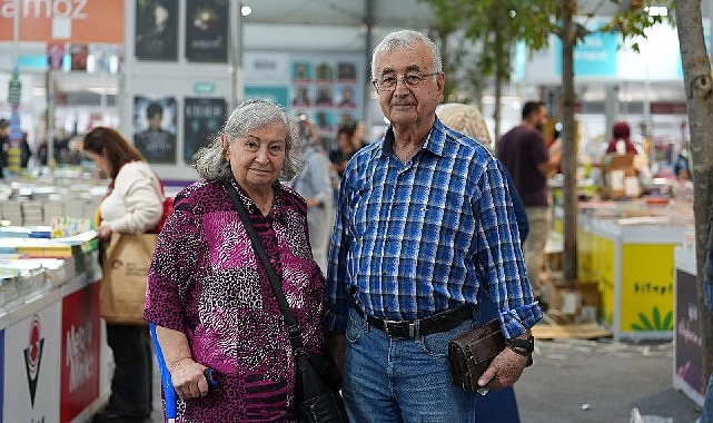 "Kitaplar da sevdaya dahil" görseli
