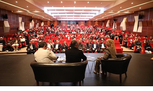 İnegöl Kitap Günleri Tüm Coşkusuyla Sürüyor görseli