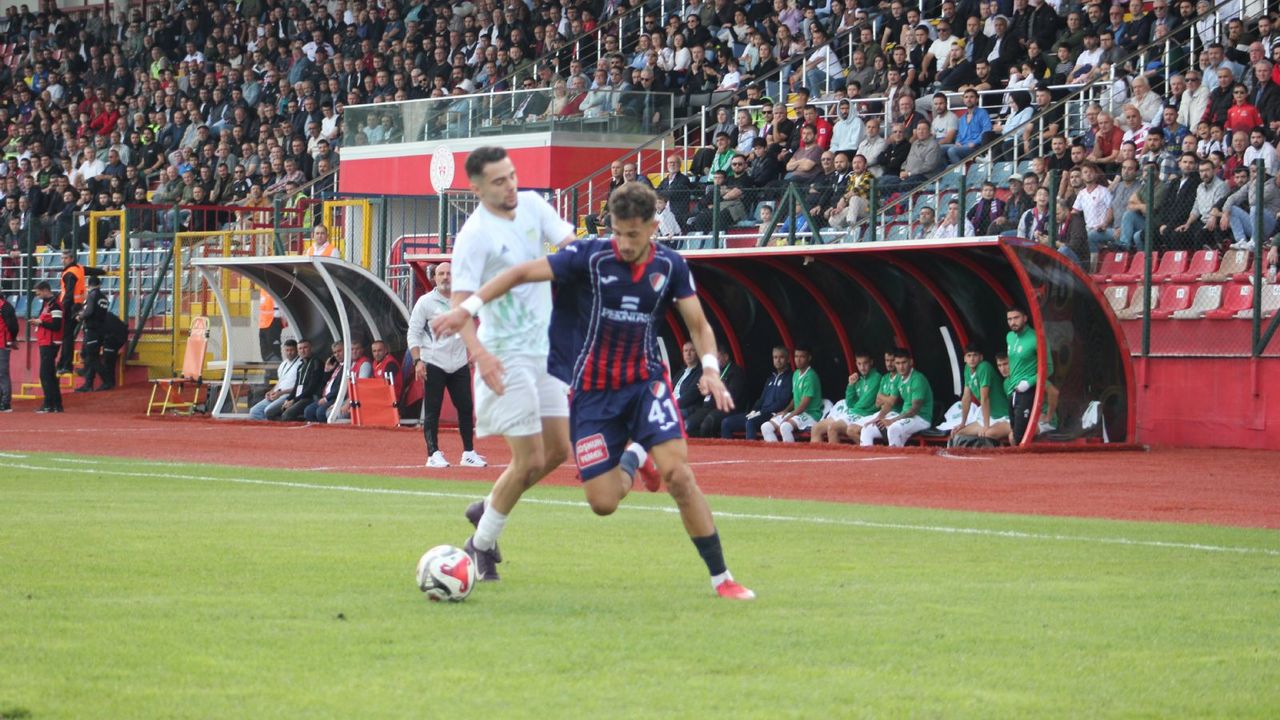 Düzcespor, sahasında Çayelispor'u 4-0 mağlup etti görseli