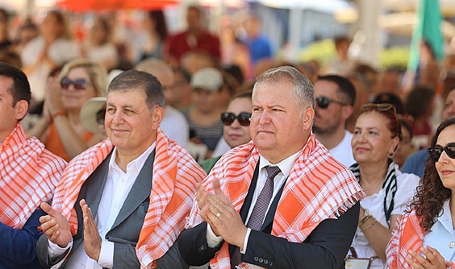 Urla’nın 2 bin 600 yıllık Bağ Bozumu Şenliği başladı görseli