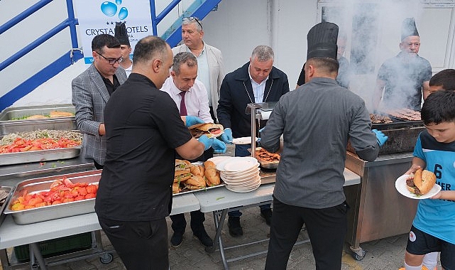 Başkan Topaloğlu'ndan sporculara mangal partisi görseli