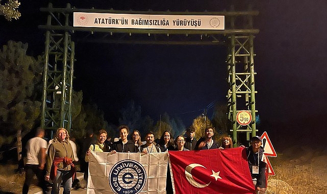 Ege Üniversitesi öğrencileri ‘Kocatepe Zafer Yürüyüşü’ne katıldı görseli
