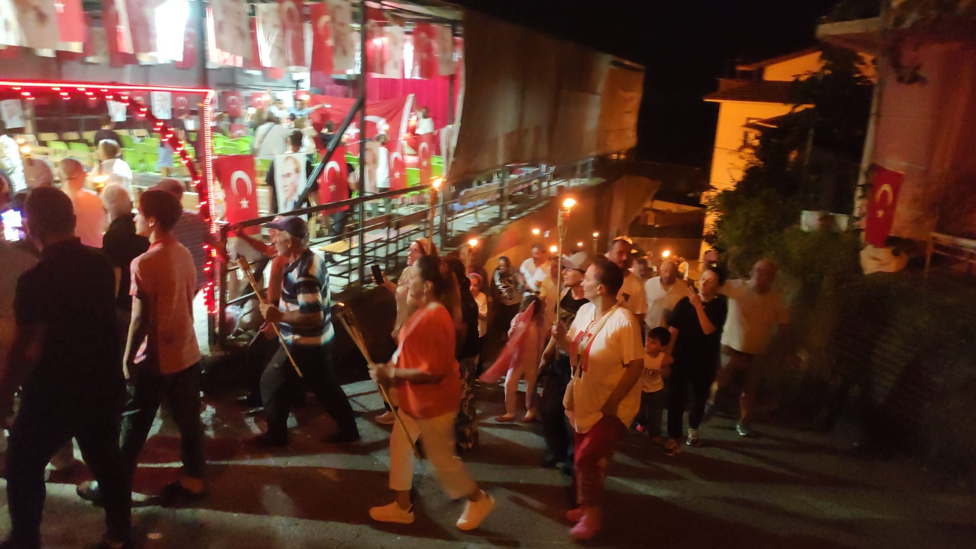 Rize Gündoğdu Bozukkale Köyü’nde 30 Ağustos Zafer Coşkusu Kutlamalar Ve Fener Alayıyla Zirveye Taşındı görseli