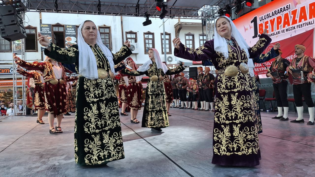 Sıcak havalara rağmen Beypazarı’nda turizm hareketliliği sürüyor görseli