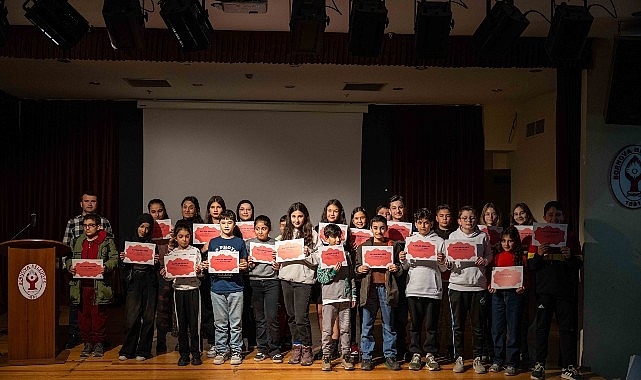 Bilimle büyüyen Bornova’da 179 genç sertifikalarını aldı görseli