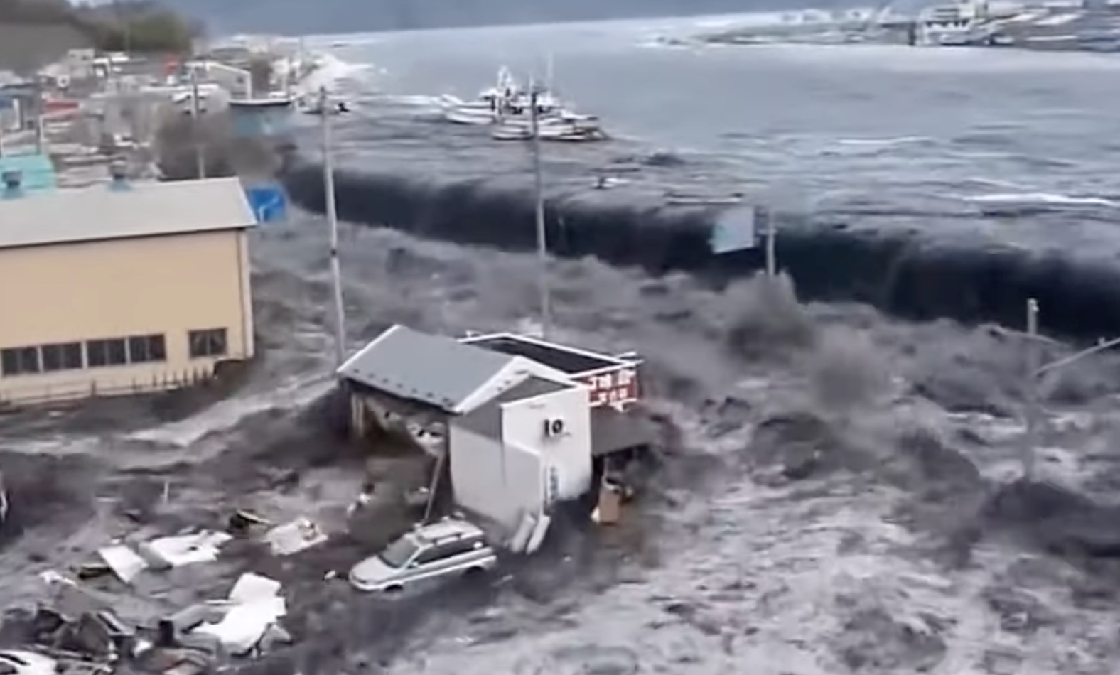 AFAD' dan Kritik Açıklama: İzmir'de Olası Tsunami için Halk SMS ile Bilgilendirilecek! görseli