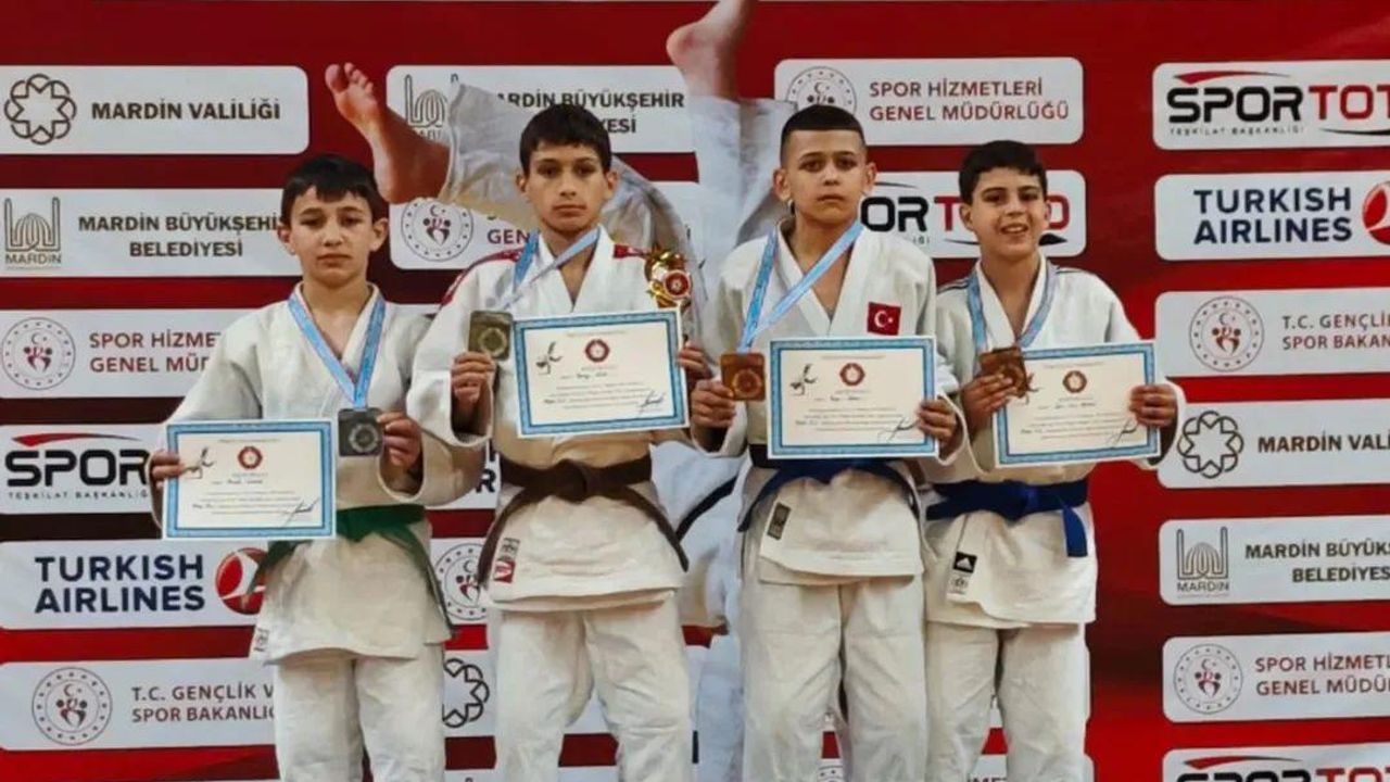 Kars, sporda yükselmeye devam ediyor! Türkiye ikinciliği Kars’a geldi görseli