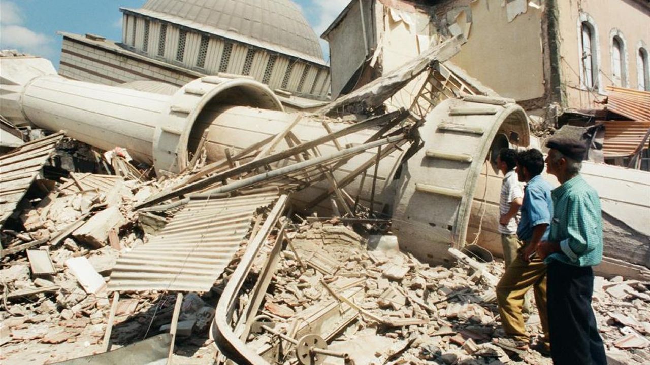 17 Ağustos Marmara Depremi’nin ardından 26 yıl görseli