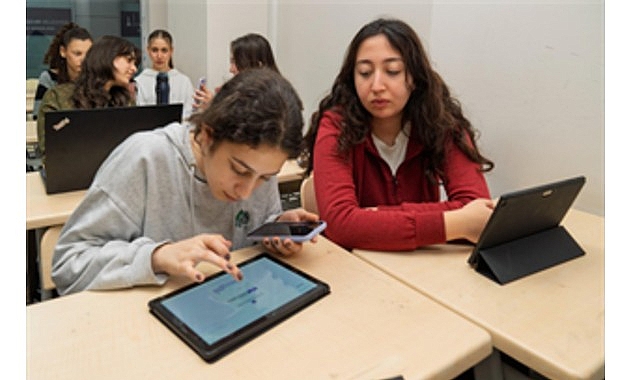 İzmirli öğrencilere yapay zekâ destekli matematik görseli